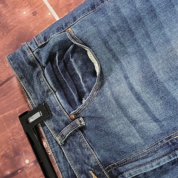 Refuge Medium Wash Distressed Jeans Size 20 - Picture 6 of 11